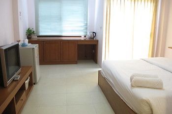Somjai House Hotel Si Racha Exterior photo